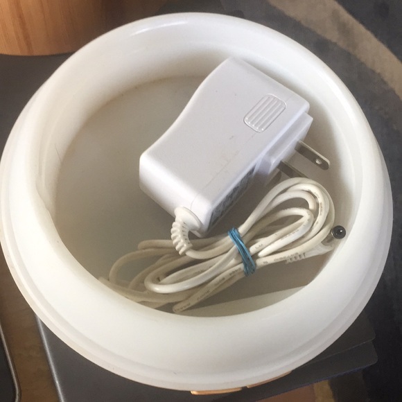 Essential oil diffuser - Picture 2 of 2